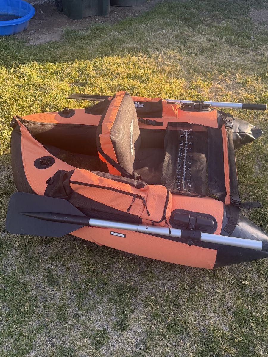 Caddis Float tube w/Oars