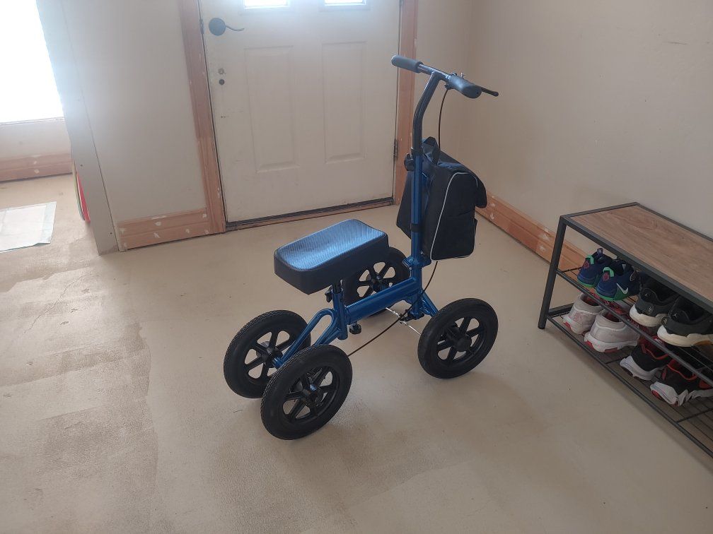 Knee Scooter Walker All-Terrain with Large Wheels Tires Like New
