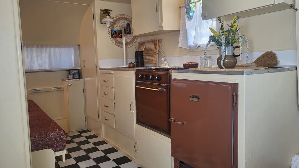 Main image 3