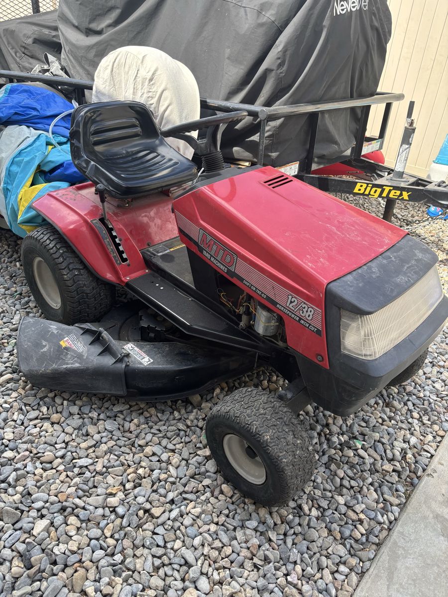 MTD RIDING MOWER