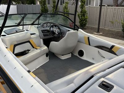 2001 Ski Centurion Ski & Wakeboard Boat with Wake Tower