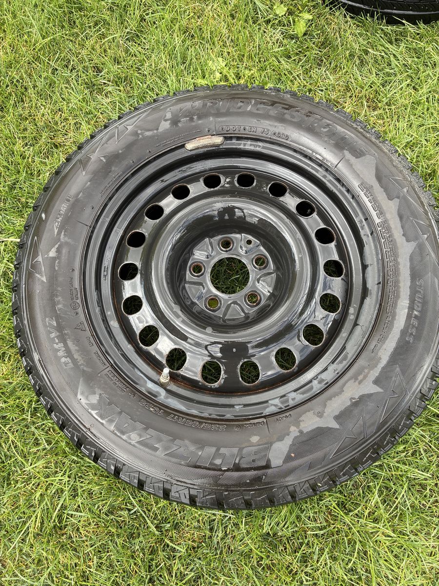 Sienna snow tires! Bridgestone Blizzak DM-V2 225/65R17 Winter Tire on Steel Rim