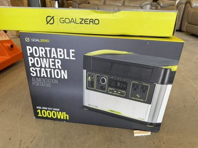 Yeti Goal Zero Power Station With Solar Panels