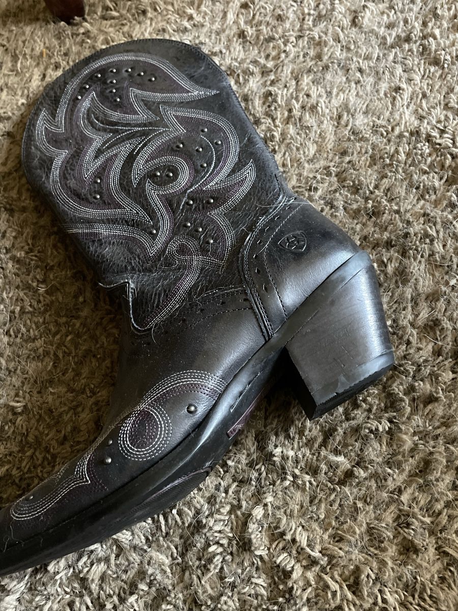 Ariat Dressy Western boots medium calf