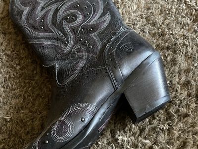 Ariat Dressy Western boots medium calf