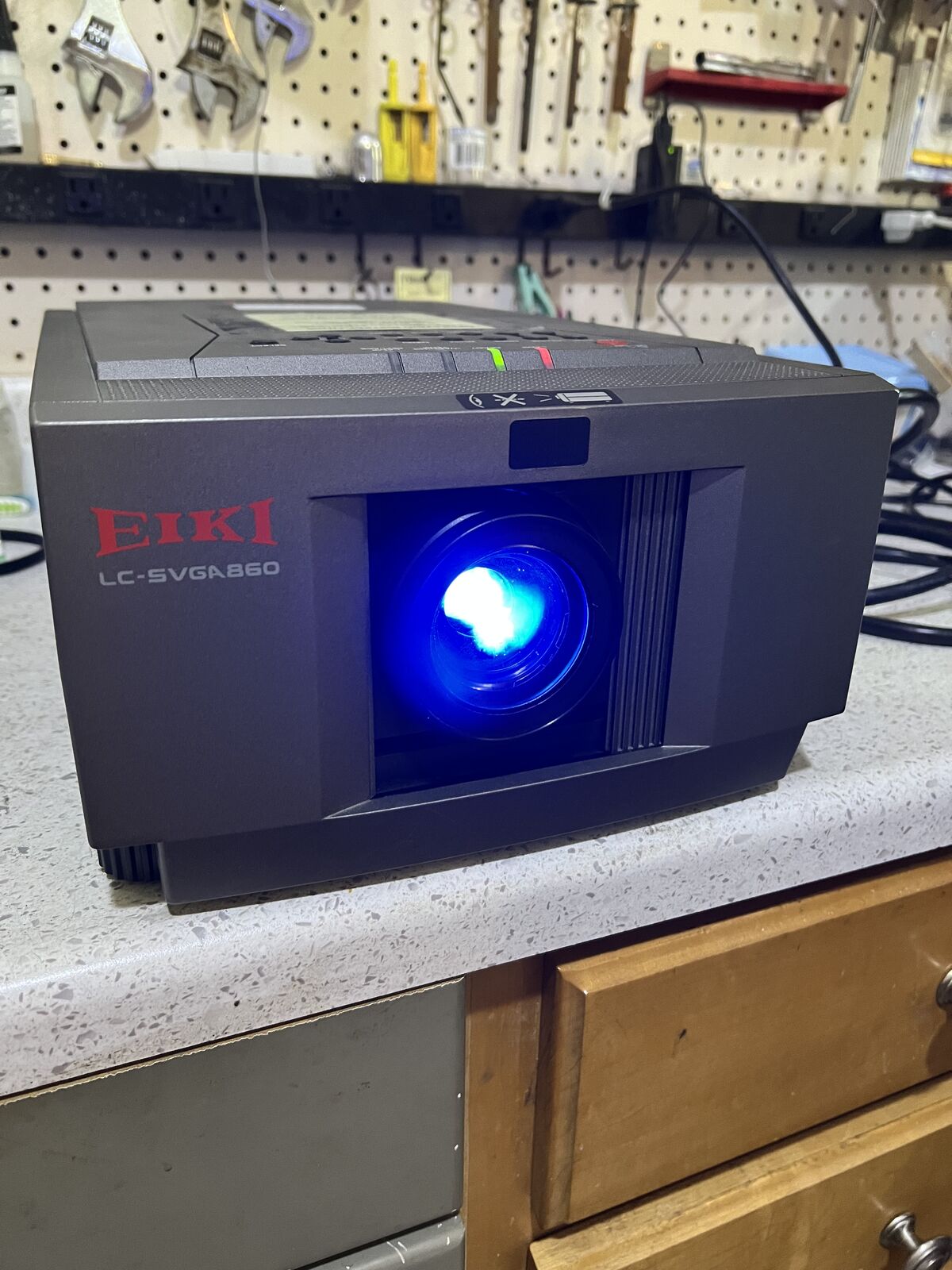 Eiki LC-SVGA860 Projector