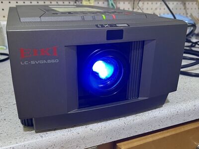 Eiki LC-SVGA860 Projector