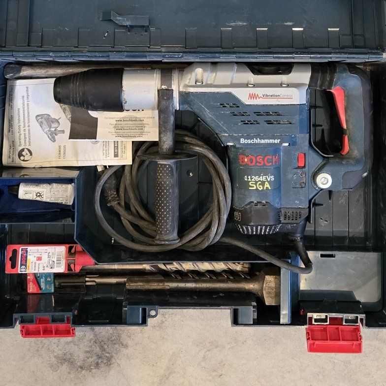 BOSCH 11264EVS ROTARY HAMMER.