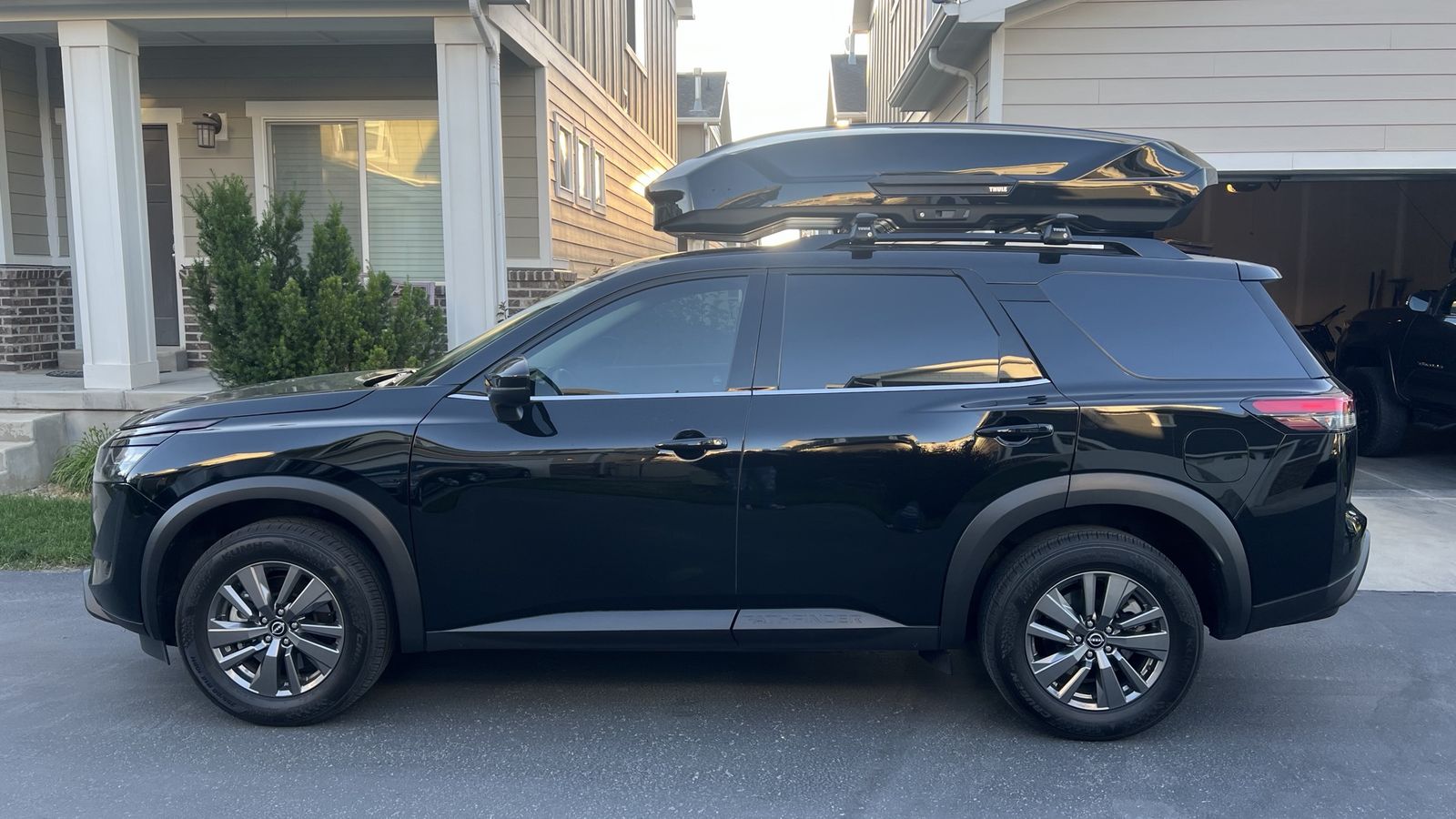 Thule Motion 3 XXL Roof Box Black