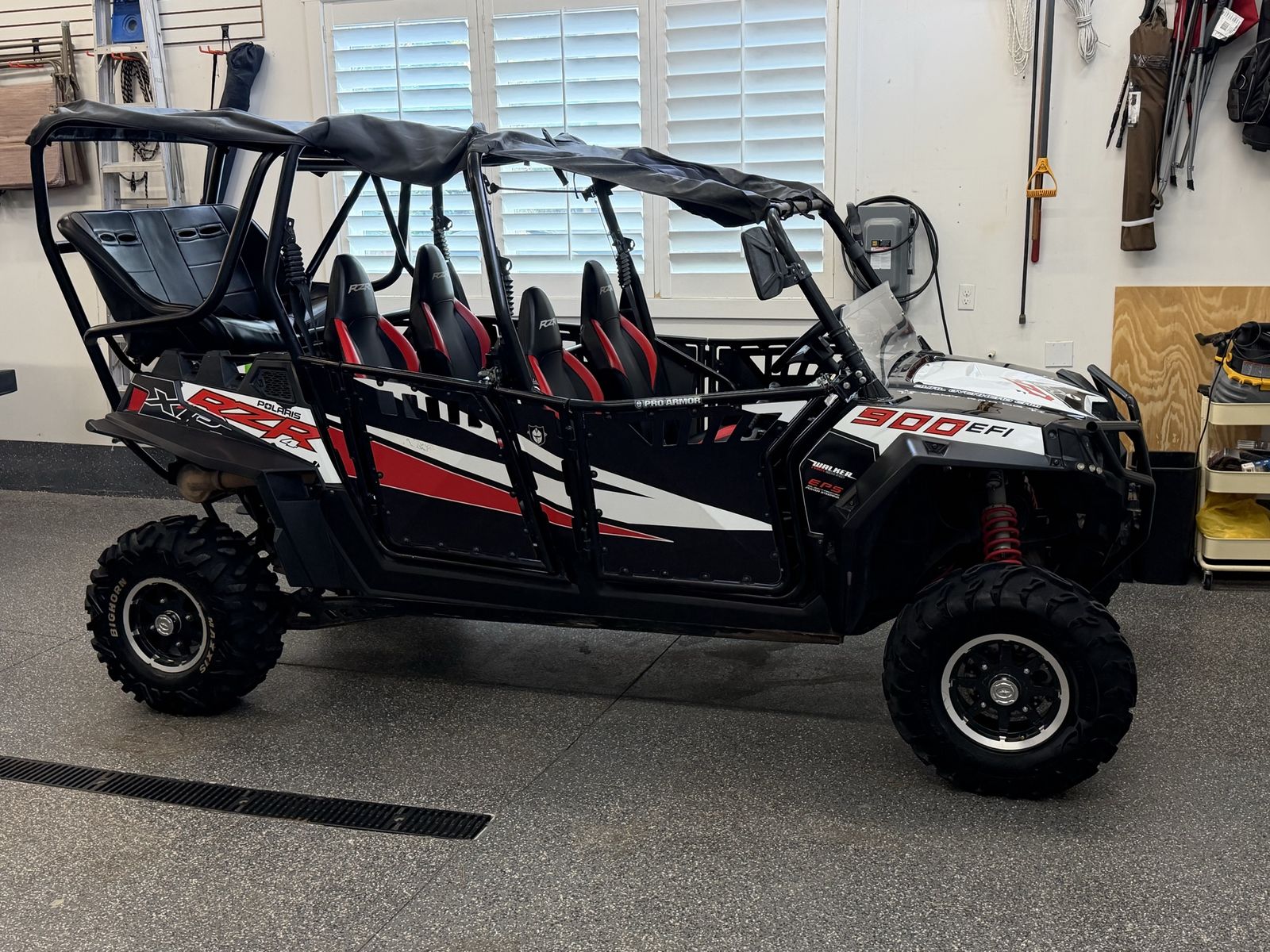 Polaris RZR XP 4 900 with custom third row (seats 6)