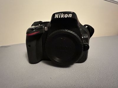 Nikon D5200 camera with 18-55 lens