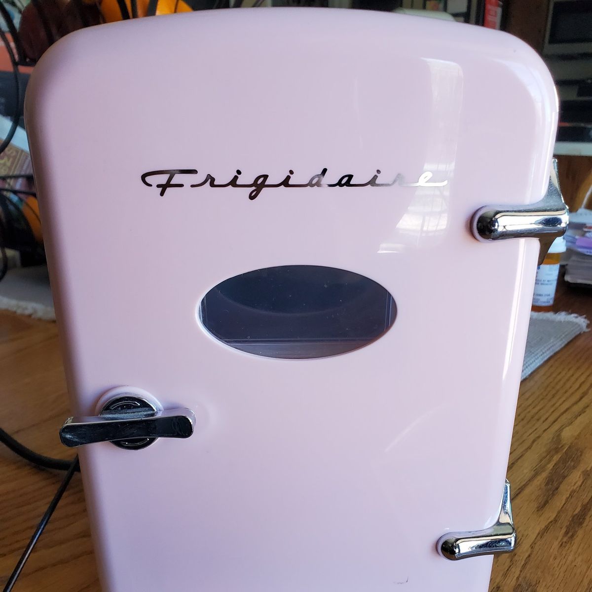 Frigidaire 6-can Retro Mino Fridge cooler pink