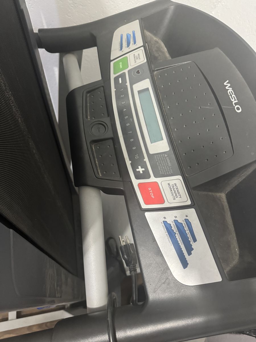 Free treadmill (no key)