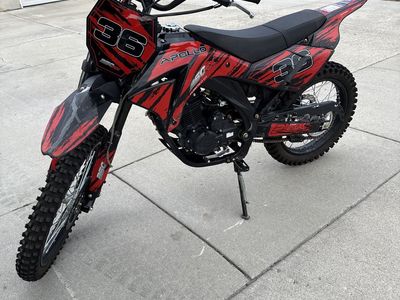 Apollo DB 36 250 CC dirtbike