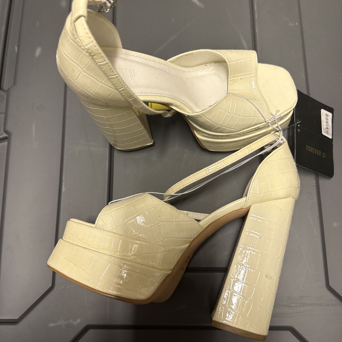 Forever 21 Yellow Croc Embossed Platform Block Heel Sandals
