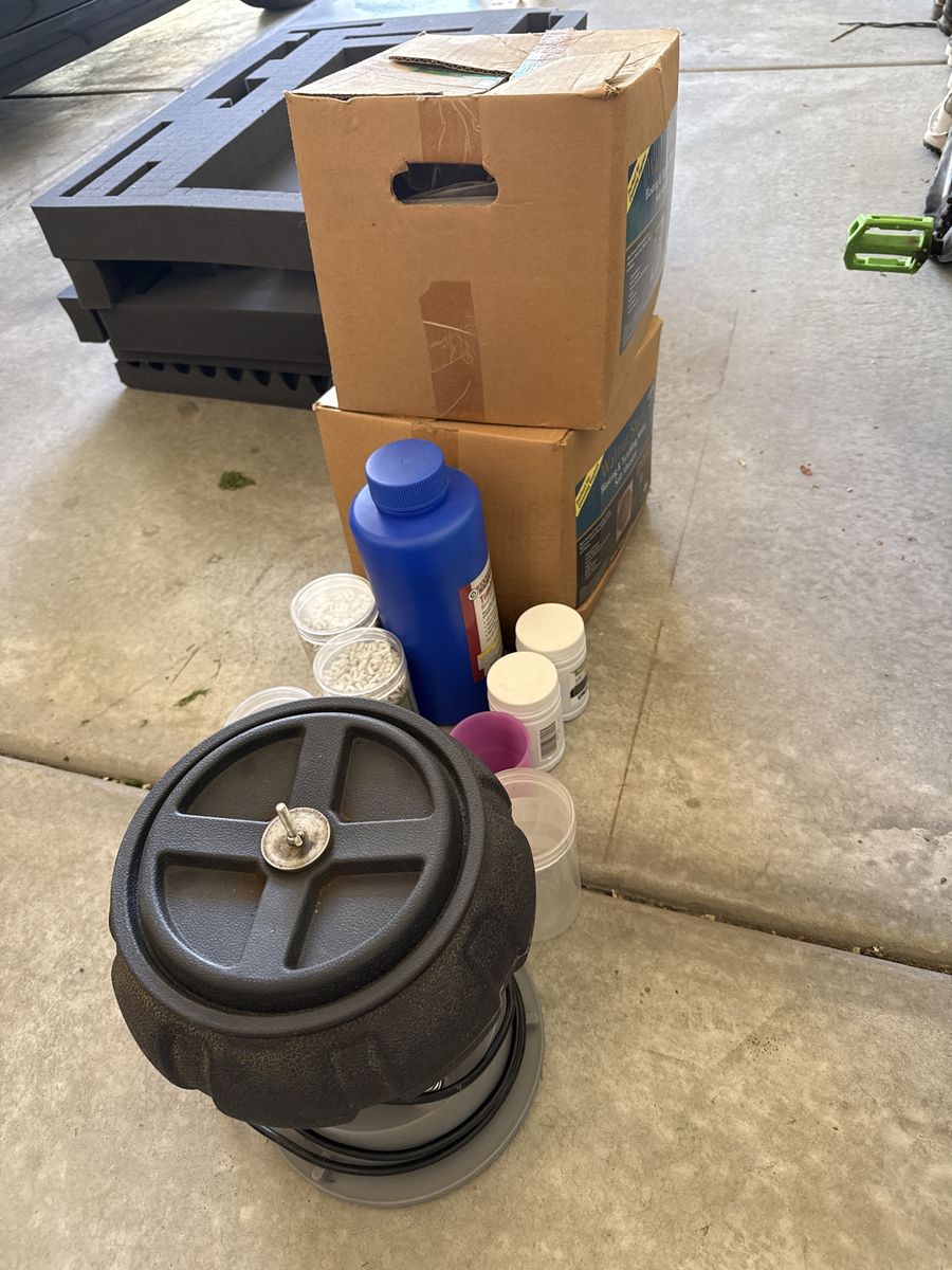 Tumbler with Media & Accessories - Excellent Condition
