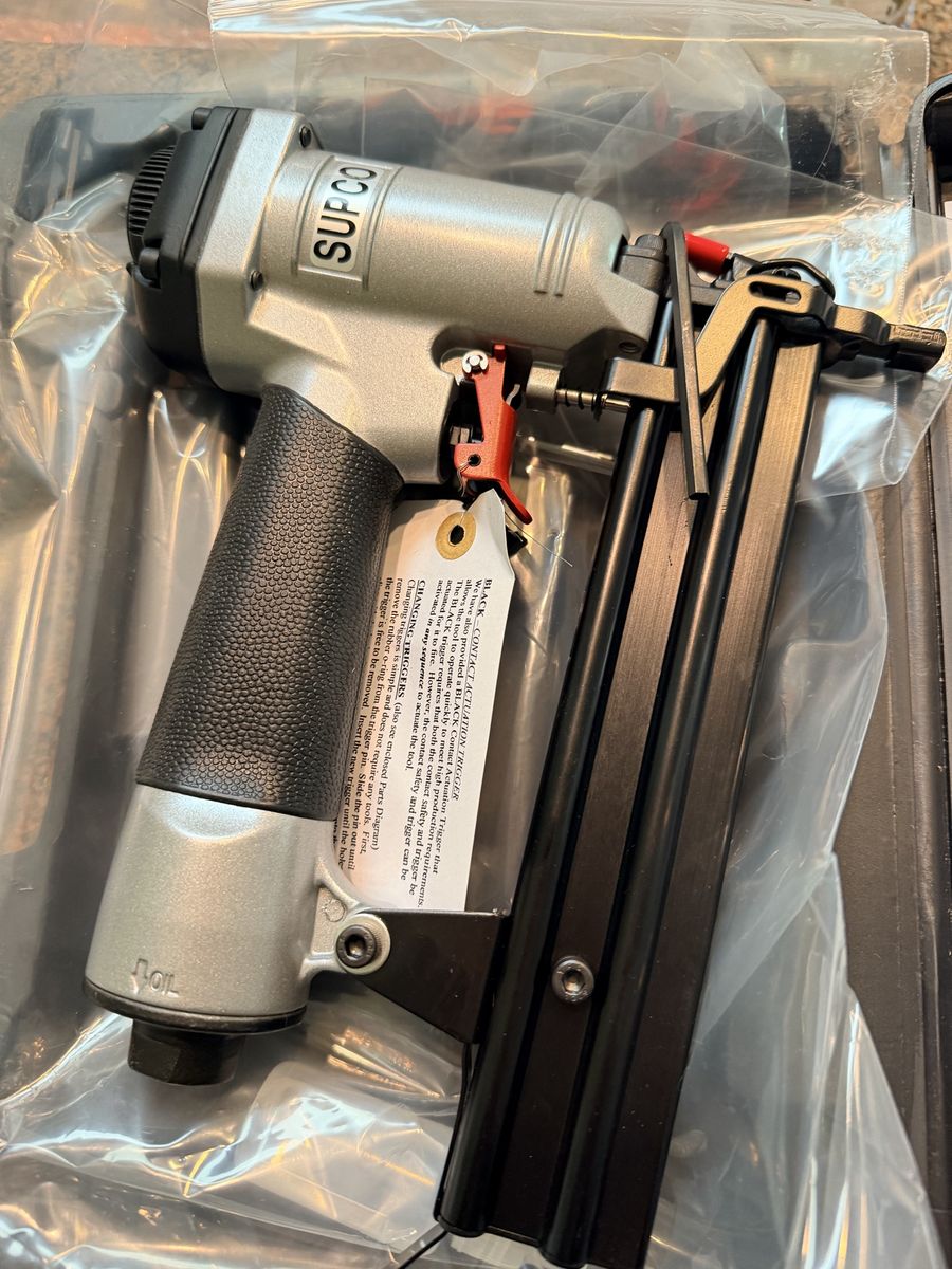 Unbranded F-32X Pneumatic Brad Nailer - New in Case