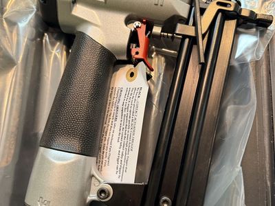 Unbranded F-32X Pneumatic Brad Nailer - New in Case