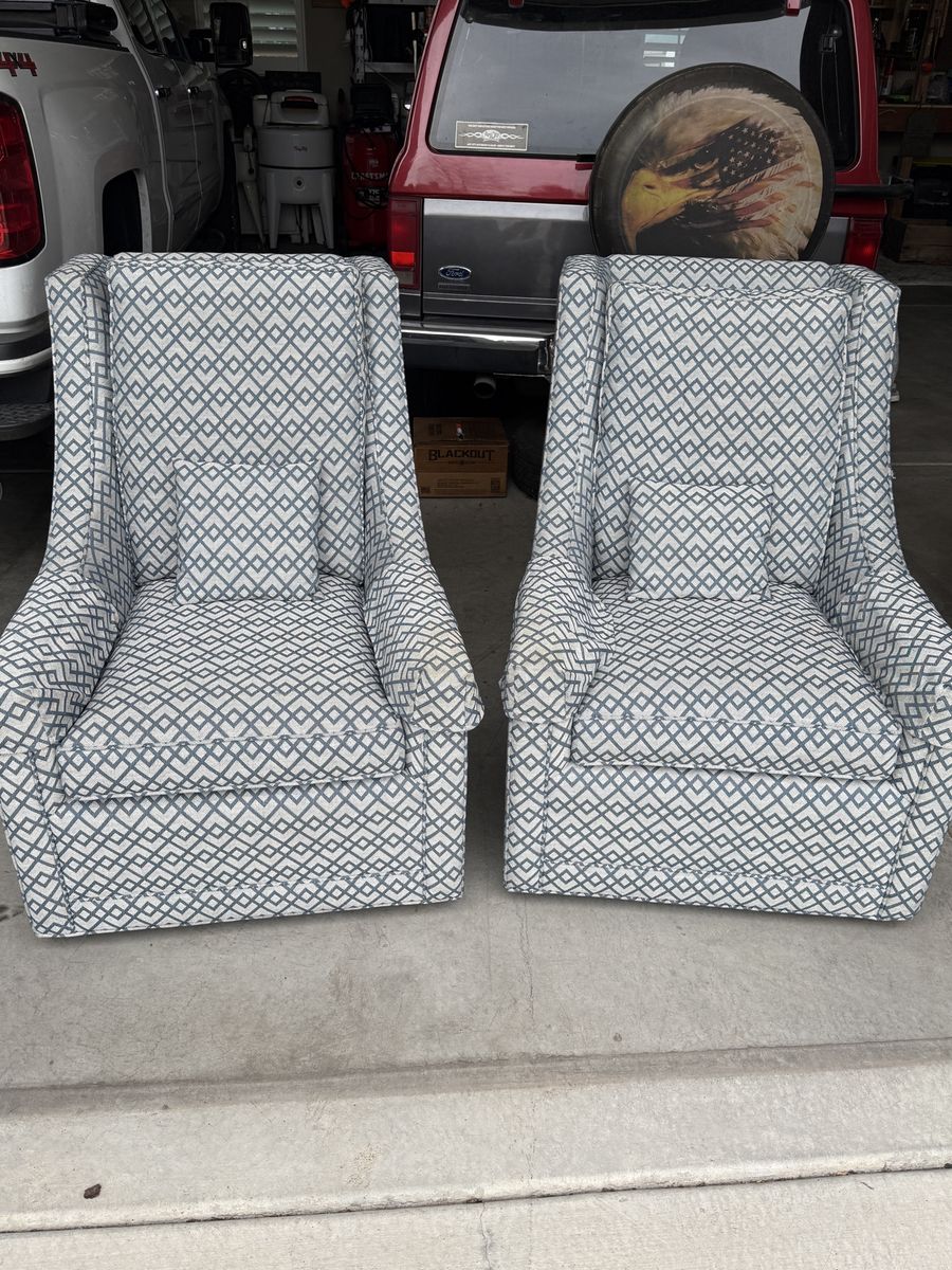 Pair King Hickory upholstered swivel chairs blue and ivory geometric with arm covers and pillows. Great condition. High quality