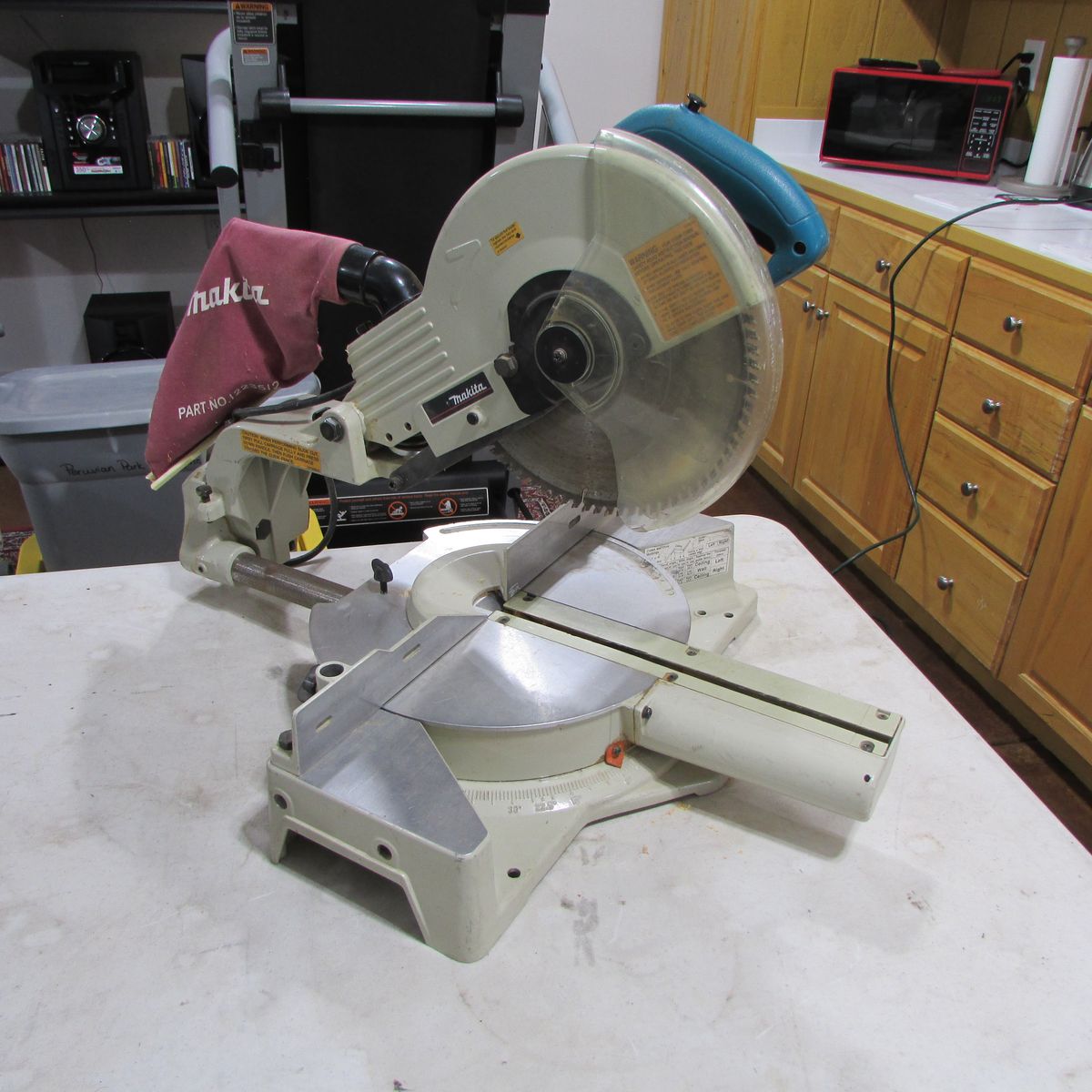 Mikita Sliding Compound Miter Saw 10 inch