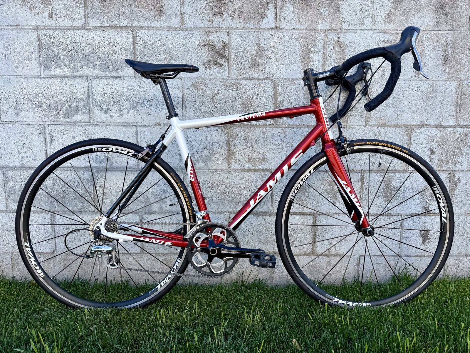 Jamis Ventura Road Bike (56 cm) Shimano 105 Clean