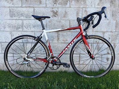 Jamis Ventura Road Bike (56 cm) Shimano 105 Clean
