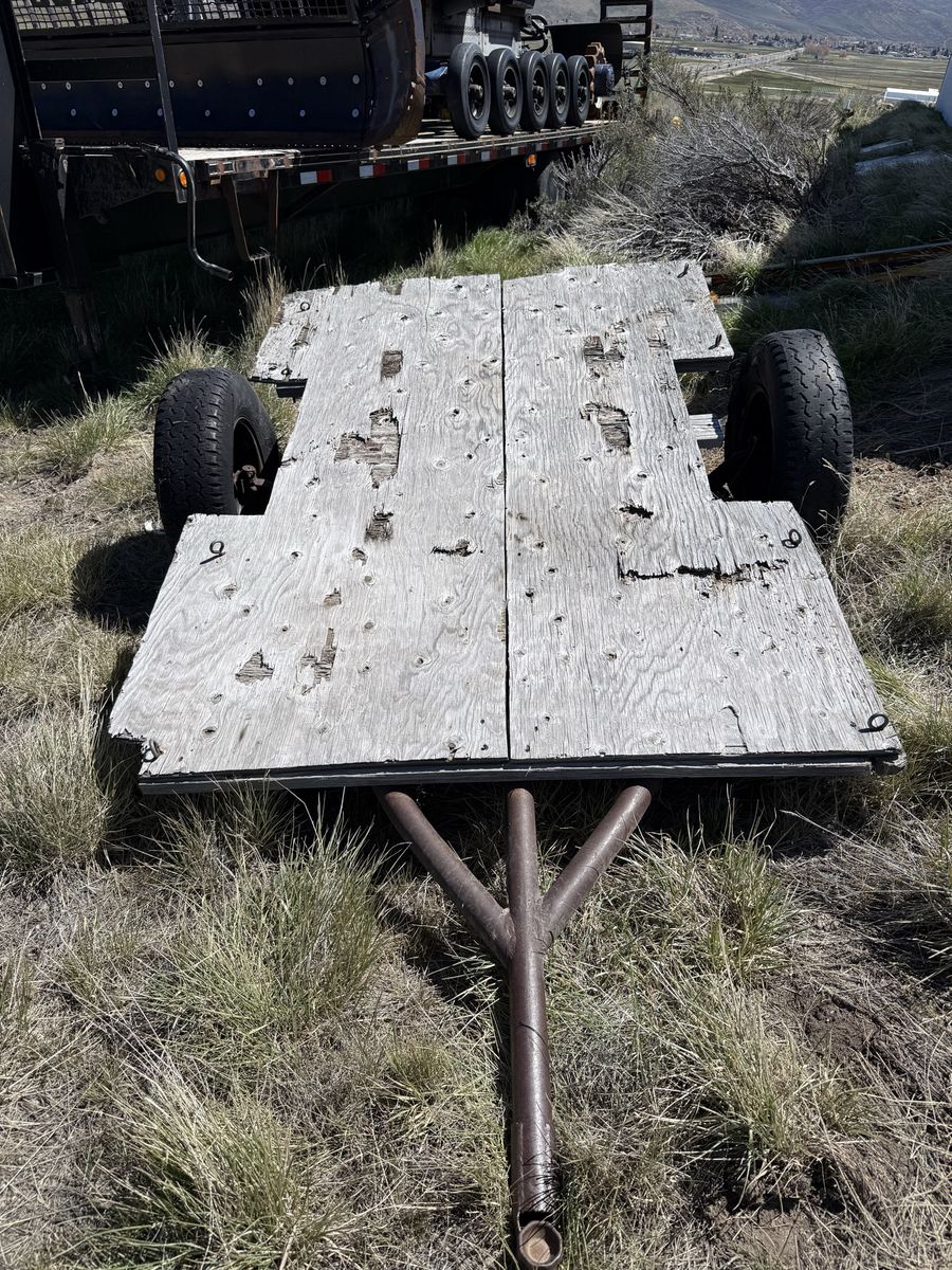 Flat bed cargo trailer