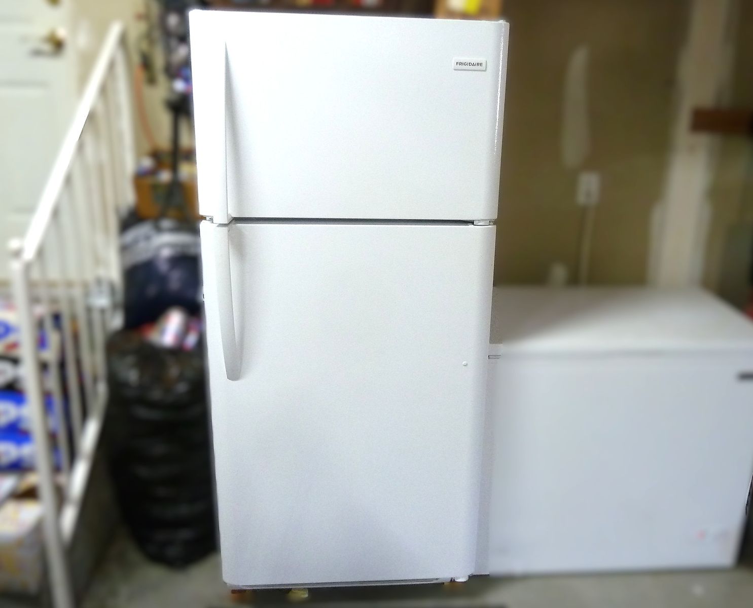Frigidaire 18 CuFt Garage-Ready Refrigerator w/Ice Maker