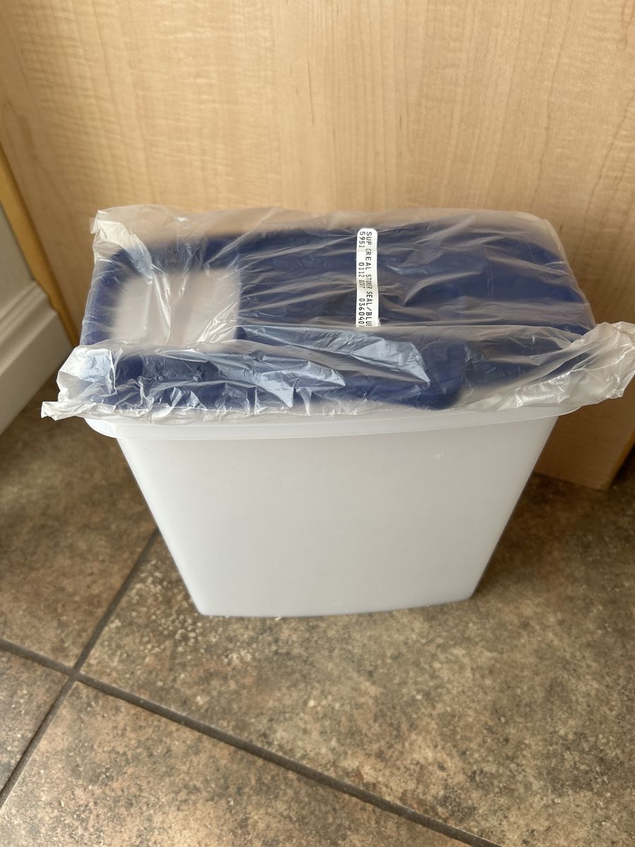 New Tupperware Super Cereal Storer