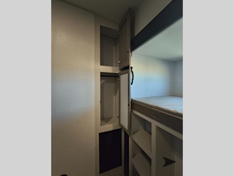 Main image 33