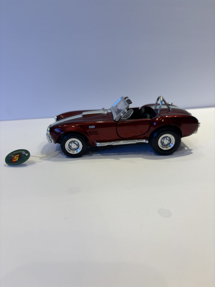 1965 Shelby Cobra 427 S/C 1:24 Die-cast Model Car - Metallic Red with White Stripes