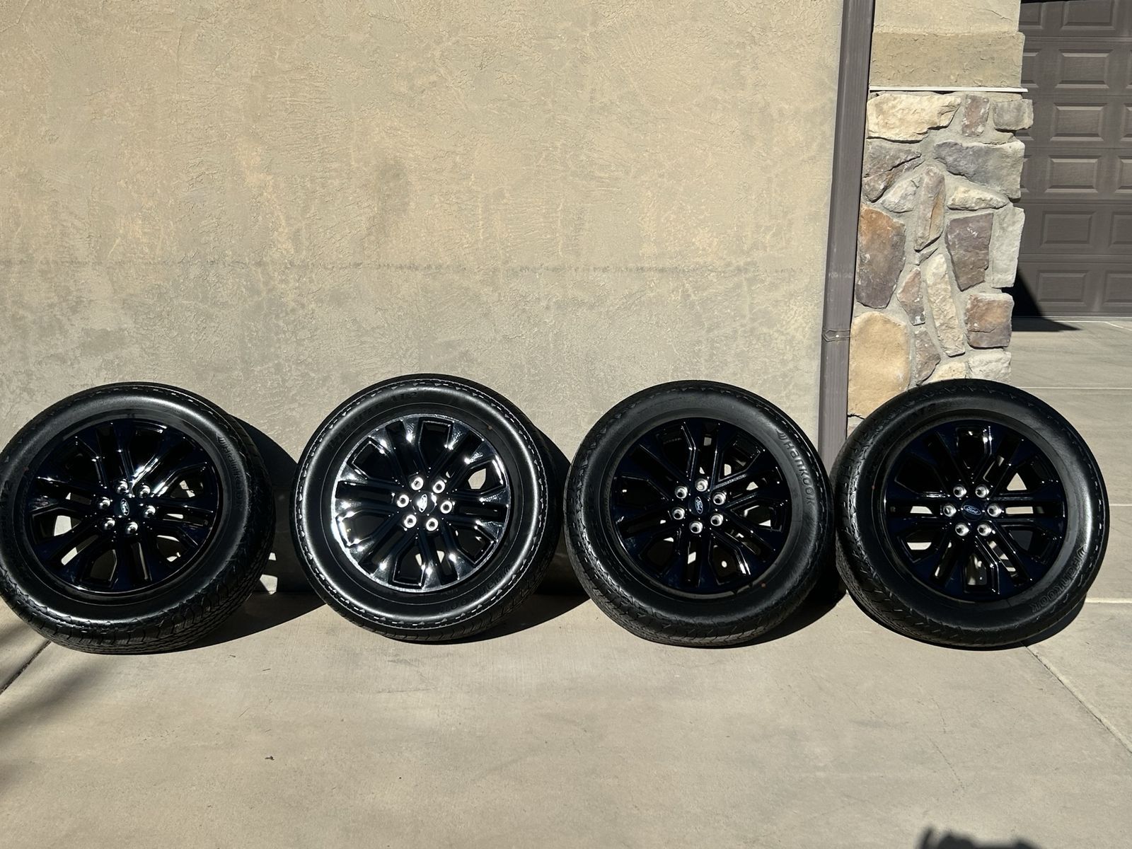 Brand New 20-inch Gloss Black painted aluminum w/ Hankook Dynapro AT2 all-terrain tires. 