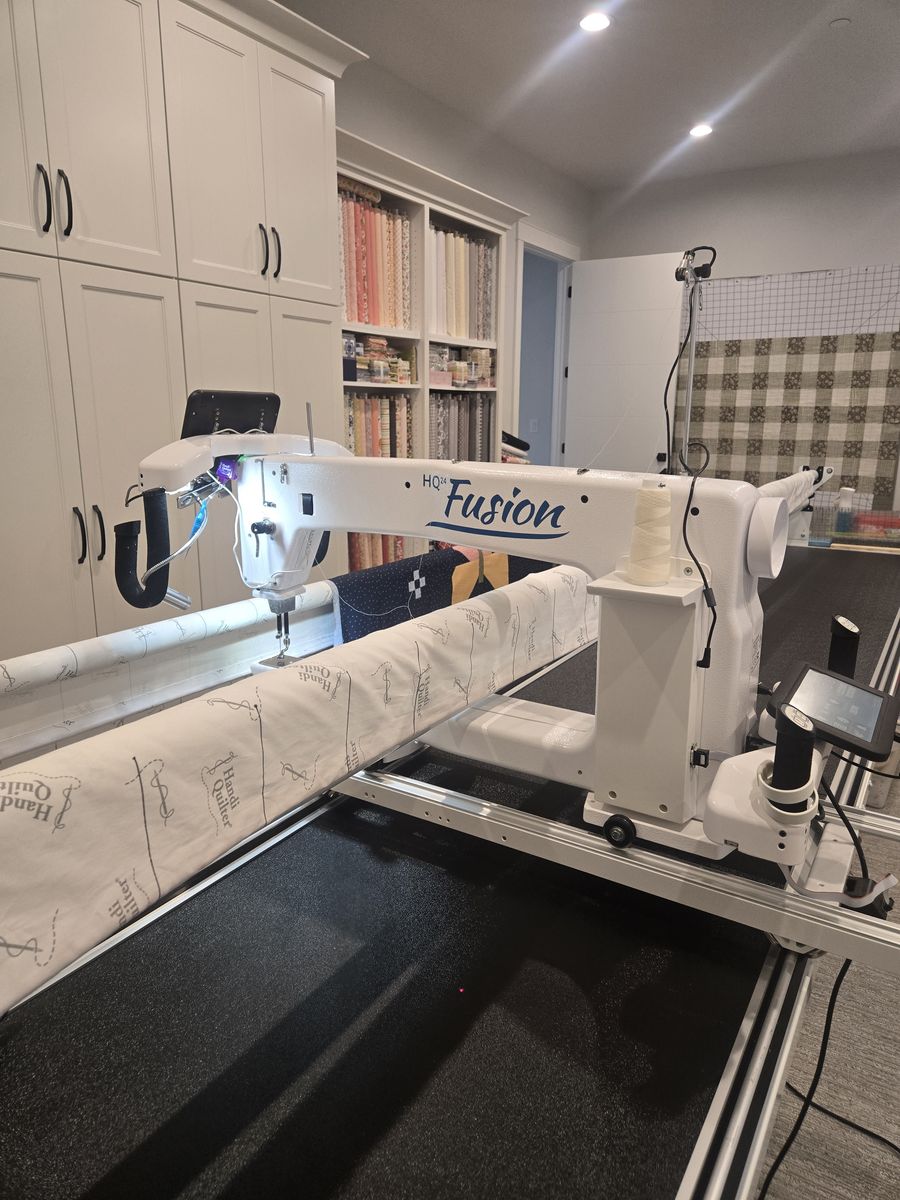 Handi Quilter HQ24 Fusion Longarm Quilting Machine in Excellent Used Condition with Tons of Extras, Long Arm, Quilts, Quilt