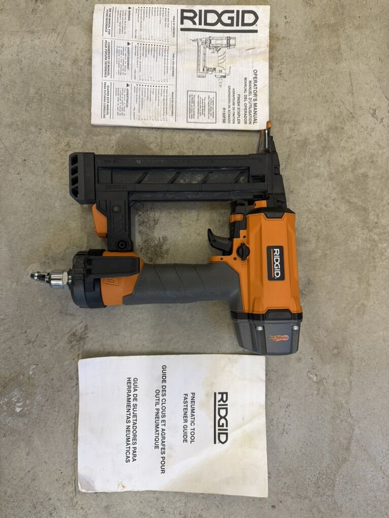 Pneumatic Finish Stapler - Ridgid