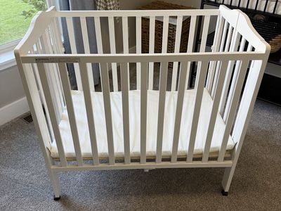 White Folding Portable Wooden Mini Baby Crib with Mattress Pad