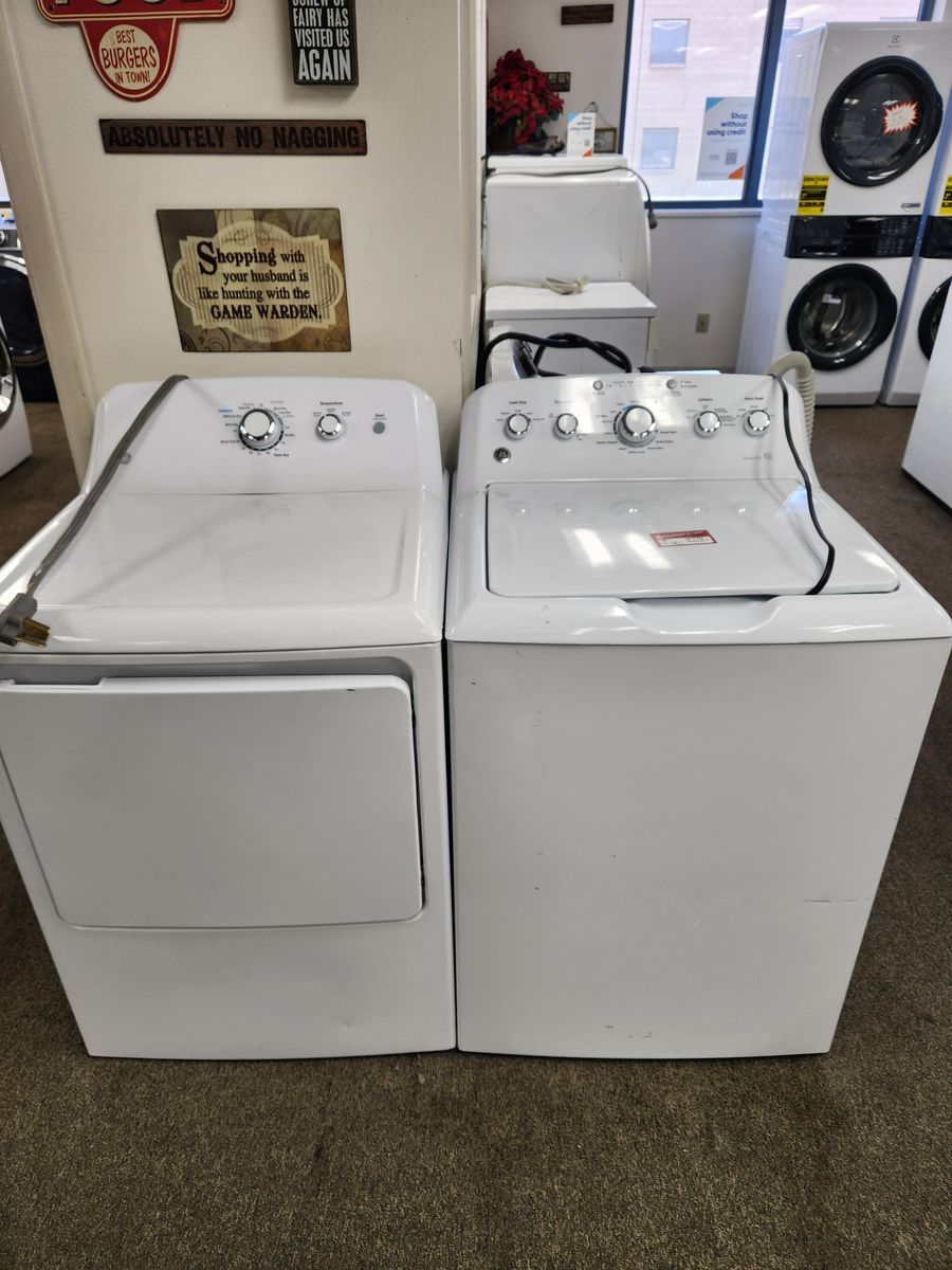 BEAUTIFUL GE TOPLOAD WASHER AND ELECTRIC DRYER SET! W-WARRANTY