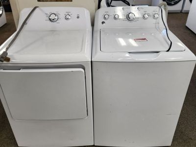 BEAUTIFUL GE TOPLOAD WASHER AND ELECTRIC DRYER SET! W-WARRANTY