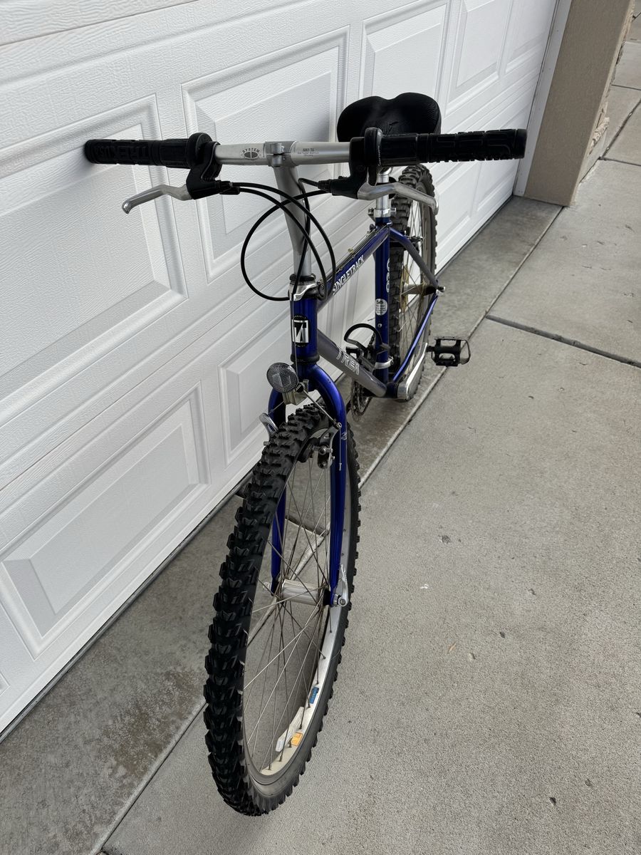 Trek Singletrack 930 Mountain Bike