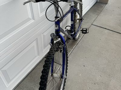 Trek Singletrack 930 Mountain Bike