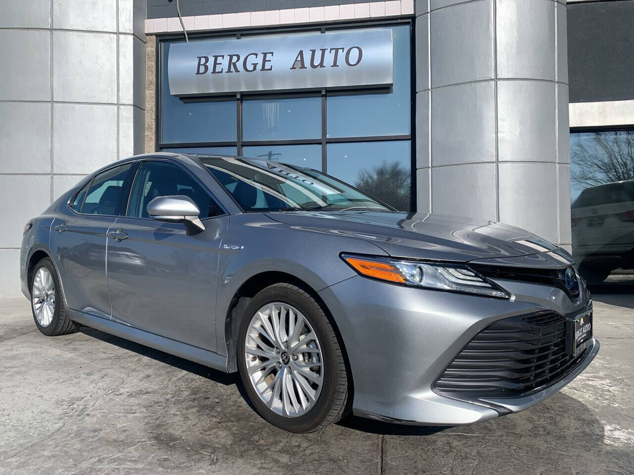 2020 Toyota Camry Hybrid XLE
