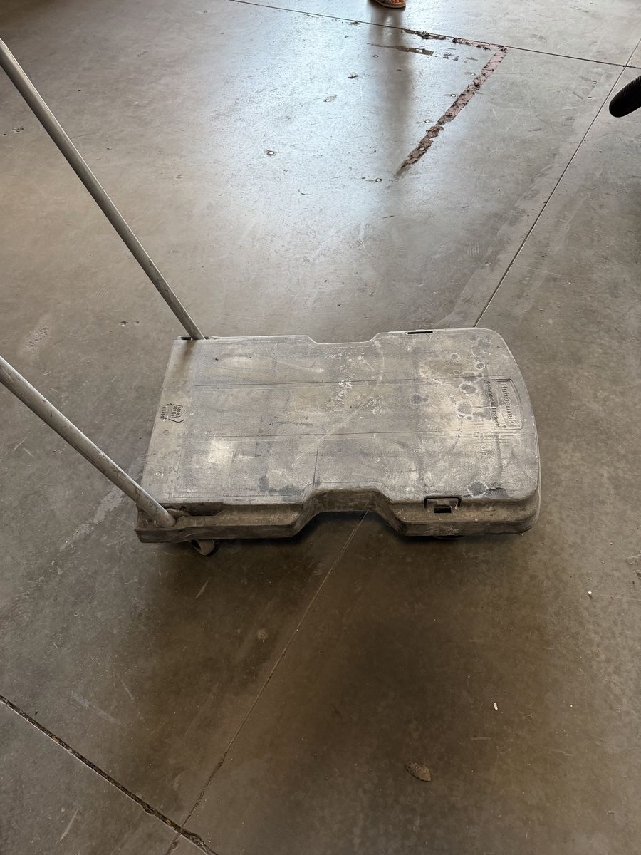 Rubbermaid Commercial Triple Trolley Platform Truck