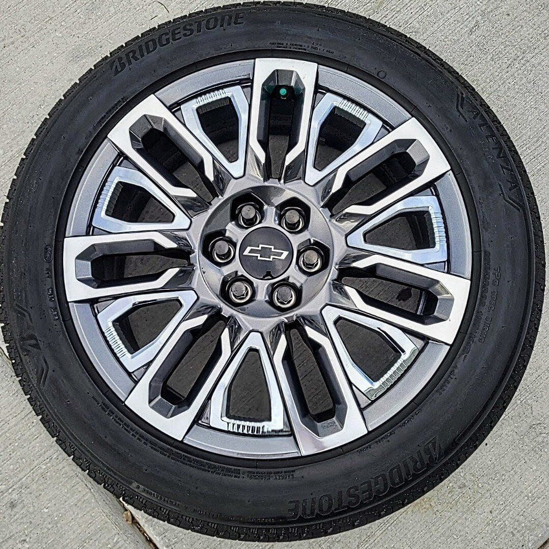 LIKE NEW GMC CHEVY ESCALADE WHEEL TIRE PACKAGE
