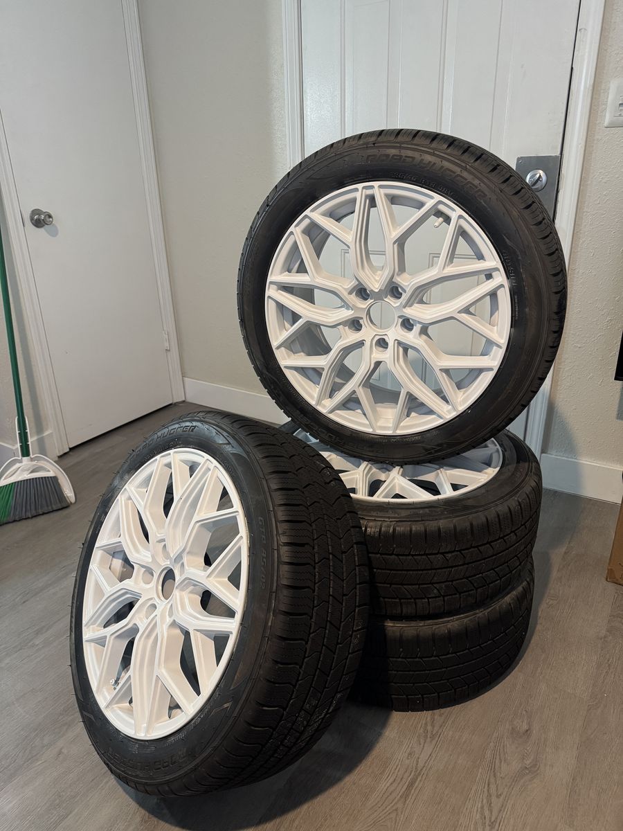 LiquidMetal Hawk White Wheels