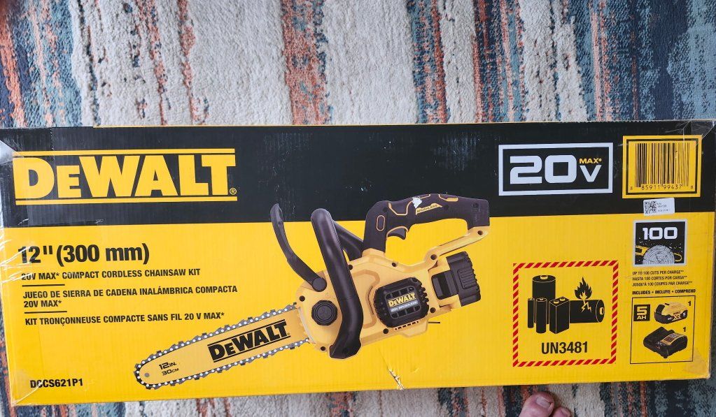 DeWALT Chainsaw