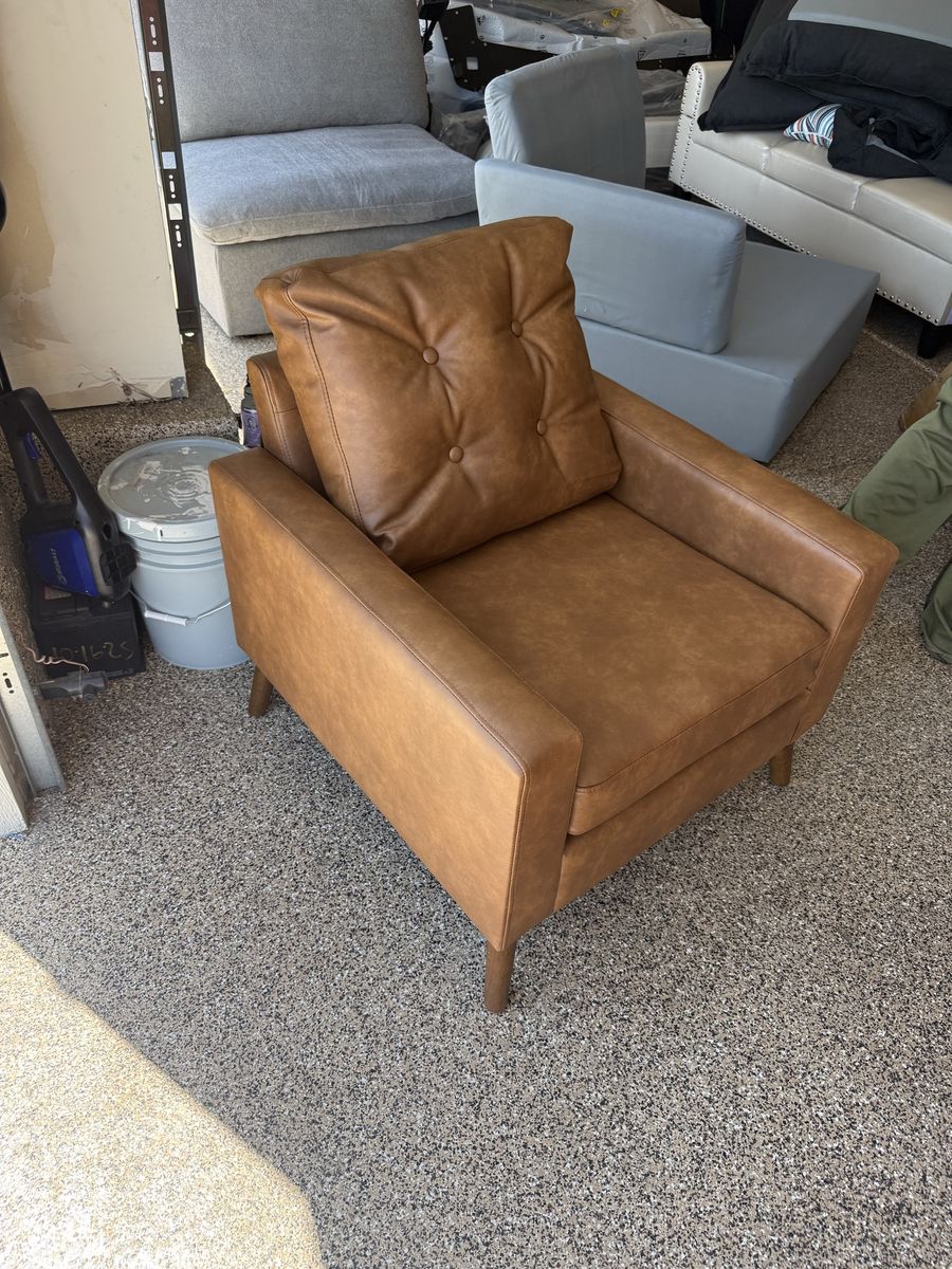 Brand new accent chair