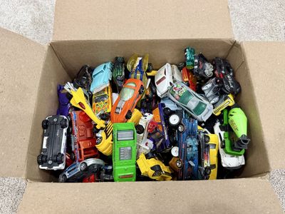 Large Lot of 114 Used Toy Diecast Cars and Trucks. Hot Wheels and Matchbox