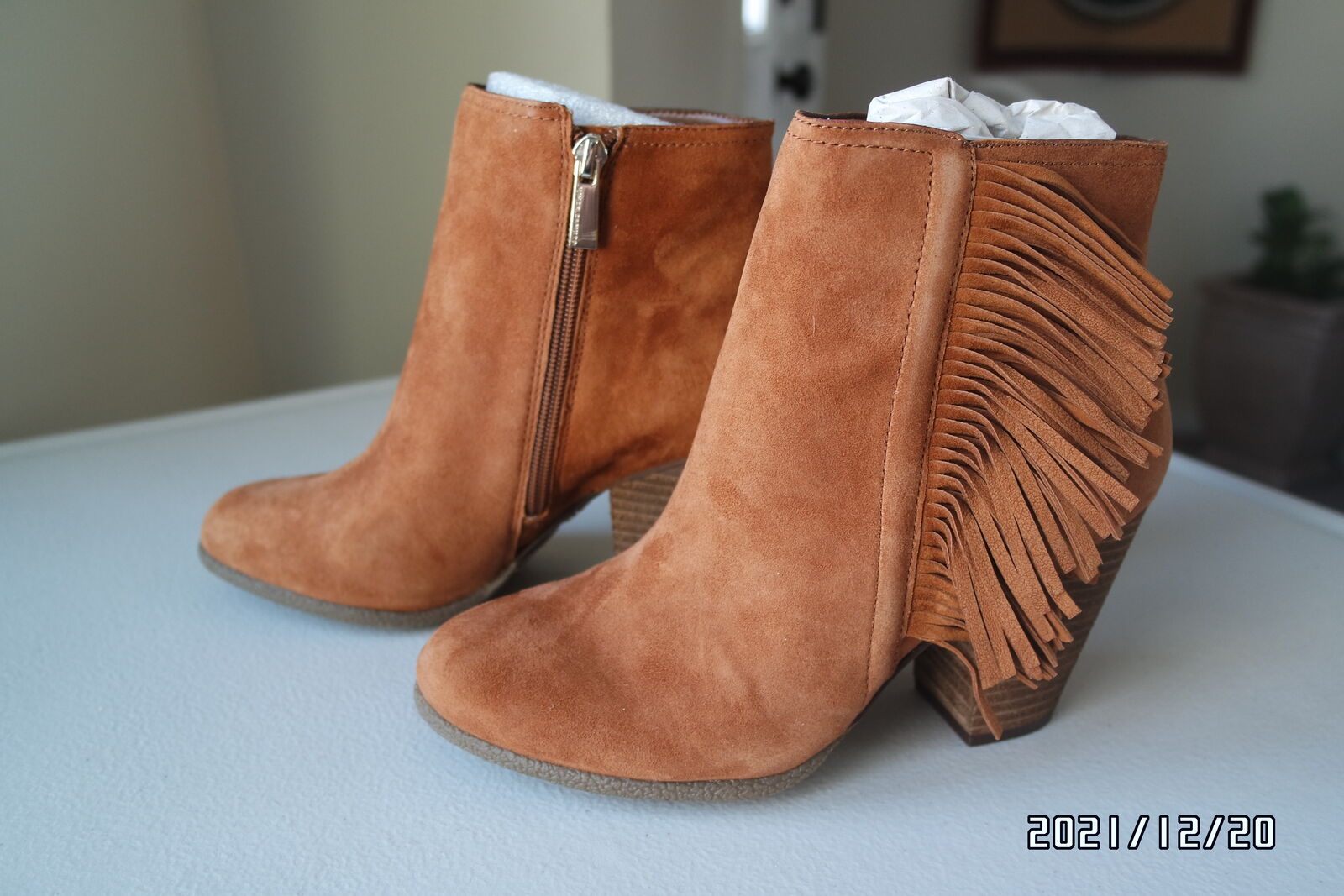"New" Vince Camuto Hayzee Suede Fringe Ankle Boots in a Rust Color 7.5W
