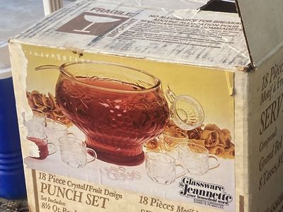 Glassware by Jeannette 18-Piece Punch Set Fruit Design