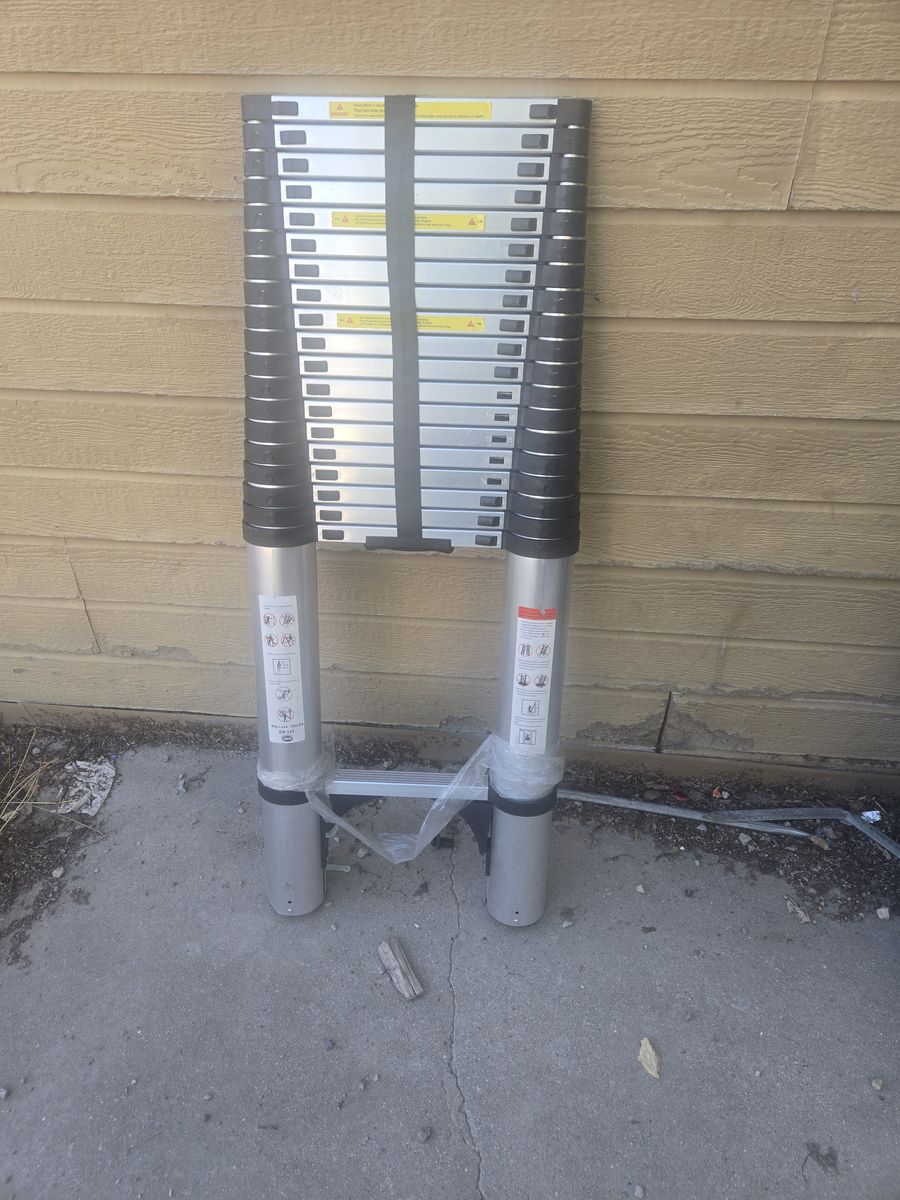Extendable Telescopic Ladder - Aluminum, Extends to 30ft