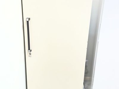Upright freezer
